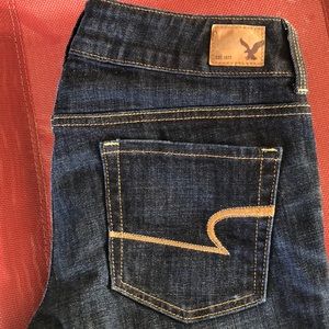 AE artists crop Jeans